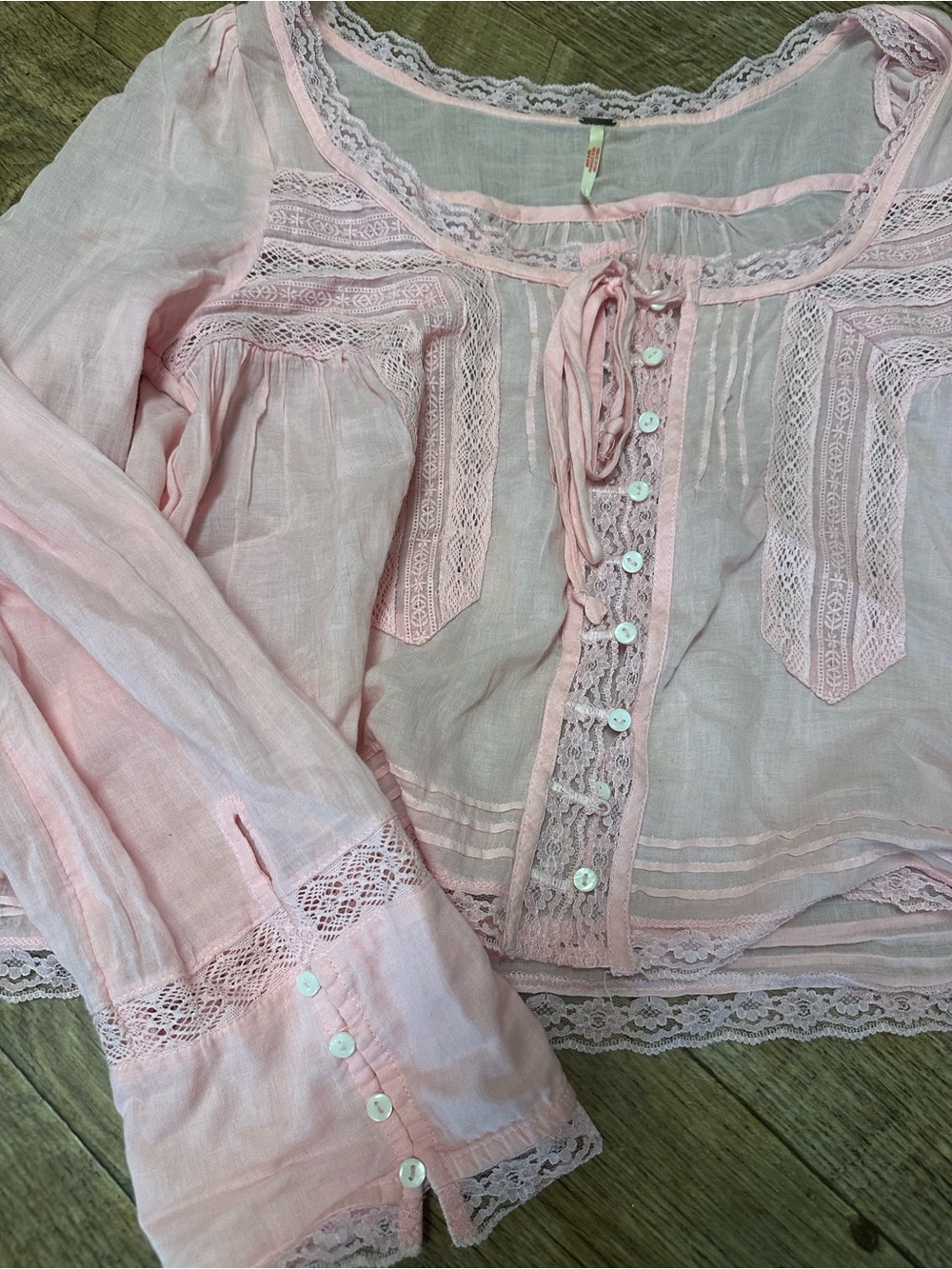 FREE PEOPLE TOP - Picture 2 of 2
